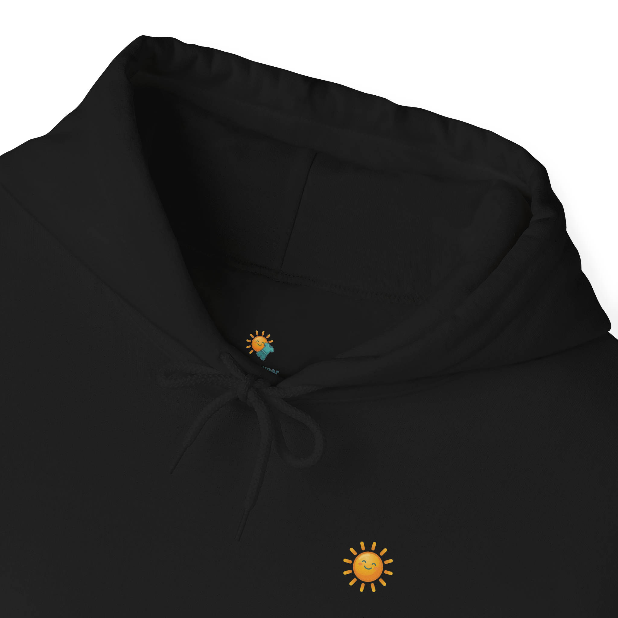 Sunshine-Hoodie Black – Nahaufnahme Brust-Stickerei