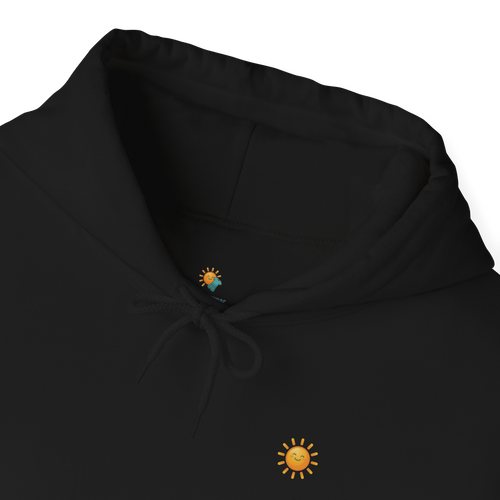 Sunshine-Hoodie Black – Nahaufnahme Brust-Stickerei