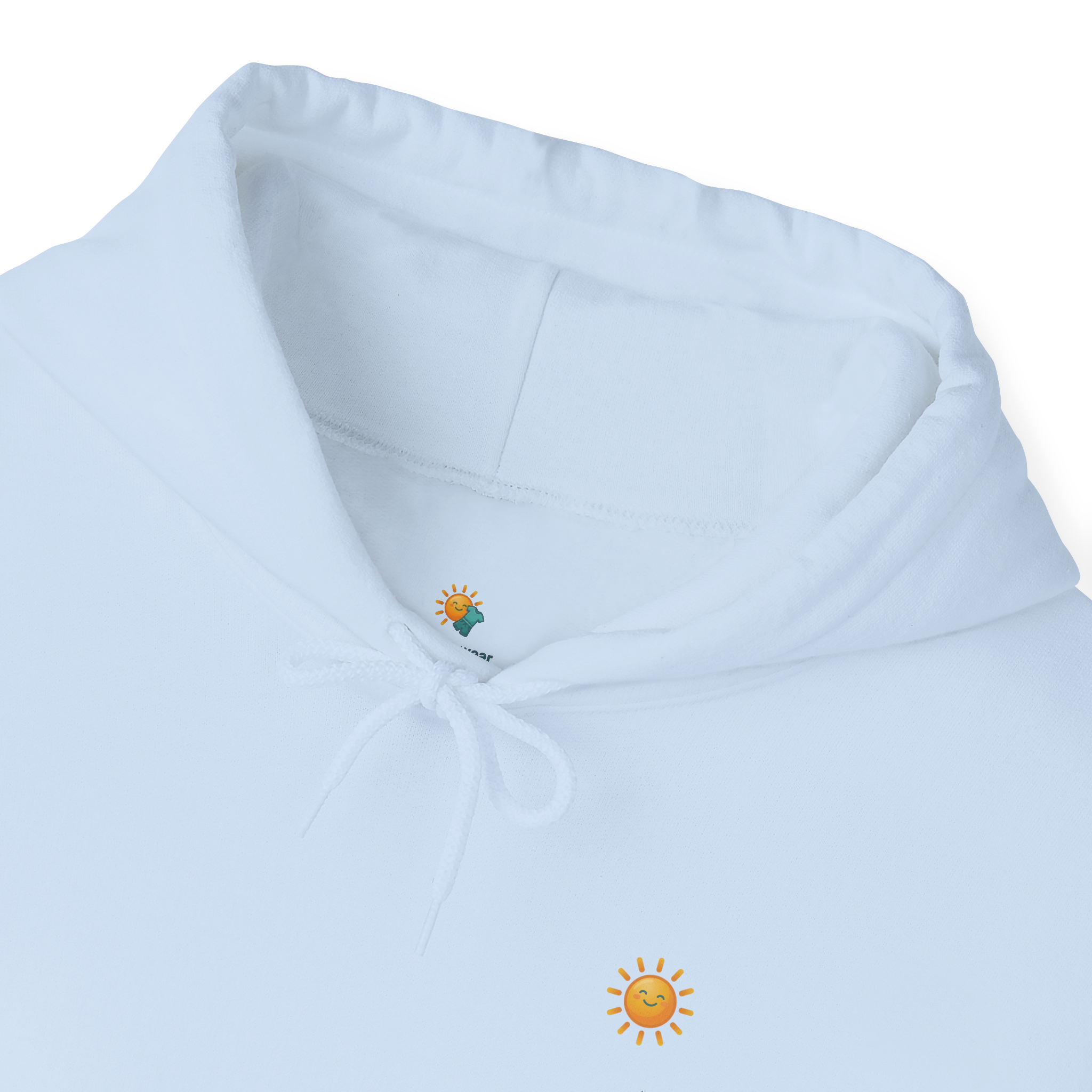 Sunshine-Hoodie Hellblau – Nahaufnahme Brust-Stickerei