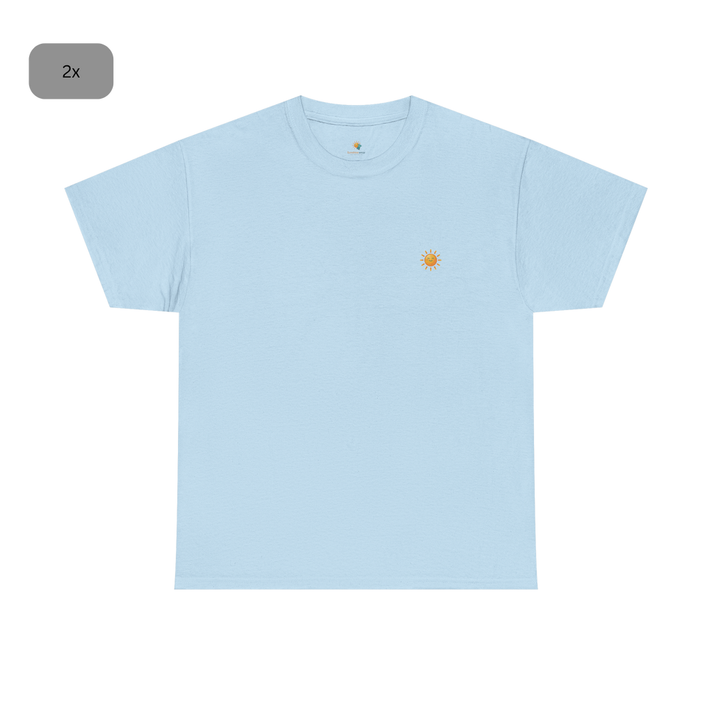 Sunshine-Shirt Hellblau – Frontalansicht mit Sonnenlogo